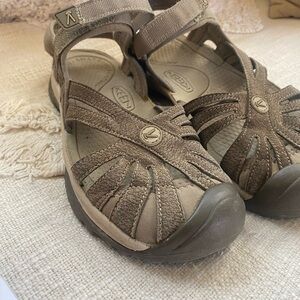 KEEN SANDALS